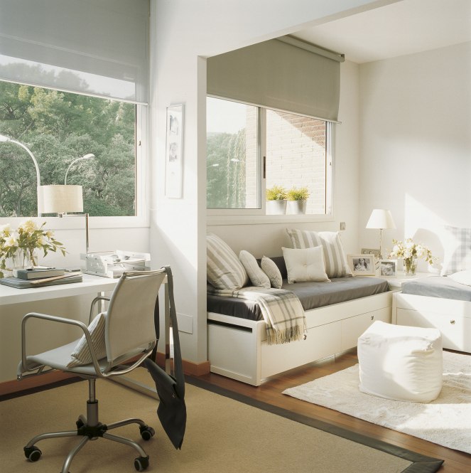 habitacion-juvenil-con-dos-camas-y-una-zona-de-estudio_66d6b16e