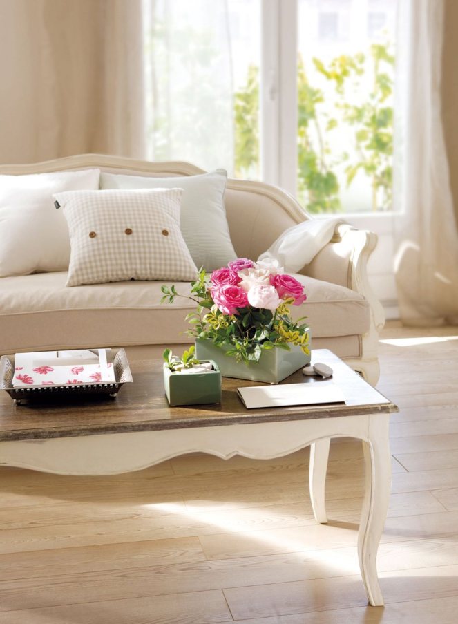 detalle_de_un_sofa_y_mesa_de_centro_939x1280